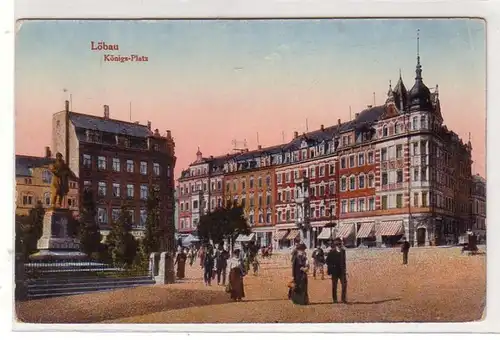 32431 Ak Löbau Königsplatz mit Denkmal um 1910