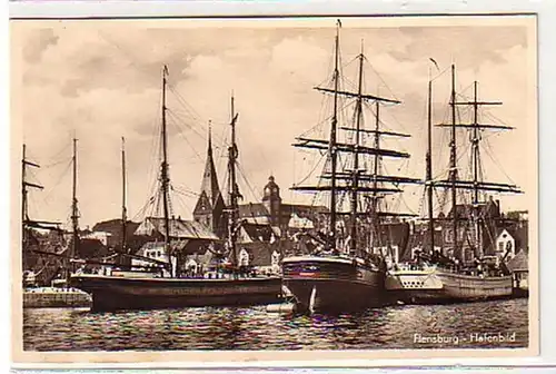 31960 Ak Flensburg Hafenbild mit Seglern 1942