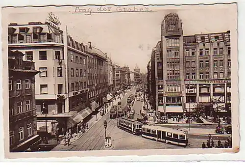 31308 Foto Ak Prag der Graben mit Verkehr 1943
