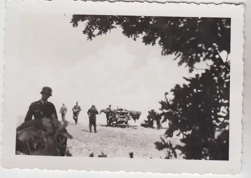 30131 Photo Soldats allemands avec canon Flak pendant la Seconde Guerre mondiale