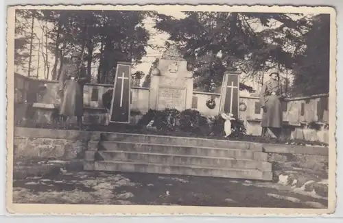 29732 Foto Ak Bischofswerda Kriegerdenkmal mit 2 Wachen um 1935