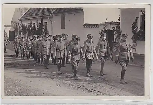 29525 Humor Ak Soldaten in Rot Kreuz Uniformen 1933