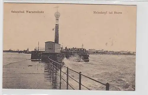 29395 Ak Ostseebad Warnemünde Molenkopf bei Sturm 1919