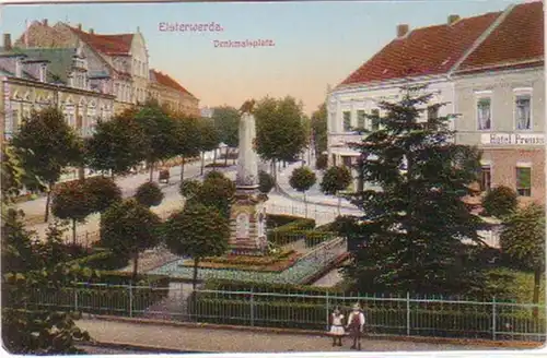 28315 Ak Elsterwerda Place du Monument avec hôtel 1910