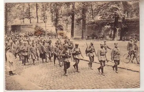 28225 Feldpost Ak Lille französische Gefangene verlassen die Citadelle 1915