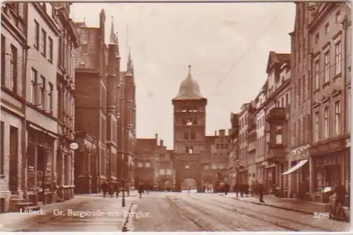 27771 Ak Lubeck grande rue du château avec porte du Châteaux vers 1930