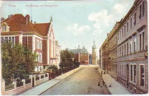 27544 Ak Riesa Albertstraße mit Amtsgericht um 1920