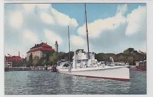 27520 Ak Kiel königl. Schloss und S.M.S. Carmen um 1910