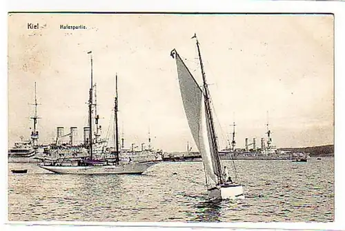 27149 Ak Kiel Hafenpartie mit Kriegsschiffen 1918