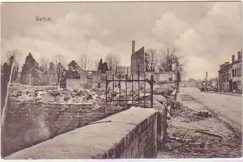 26736 Poste de terrain Ak Rethel Vue de rue pendant la Première Guerre mondiale