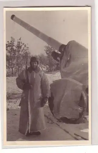 26453 Foto Ak Leski Polen Karpathen Soldat an Geschütz im Winter 2. Weltkrieg