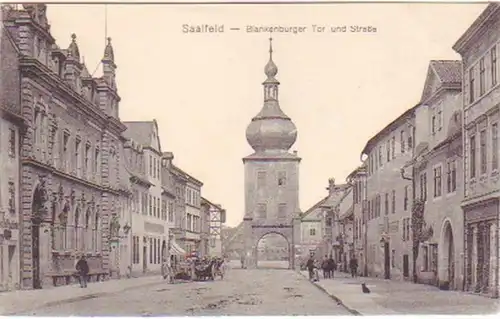 25803 Ak Saalfeld Blankenburger Tor und Straße um 1910
