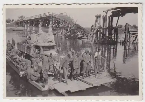 25436 Foto zerstörte Eisenbahnbrücke 2. Weltkrieg