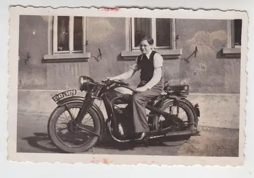 23611 Foto mit uraltem Zündapp Motorrad um 1930