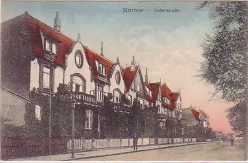 23532 Ak Güstrow in Mecklenburg Hafenstrasse um 1910
