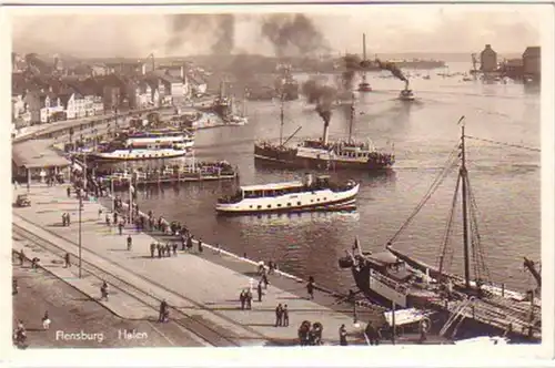 20452 Feldpost Ak Flensburg Hafen mit Schiffen 1942