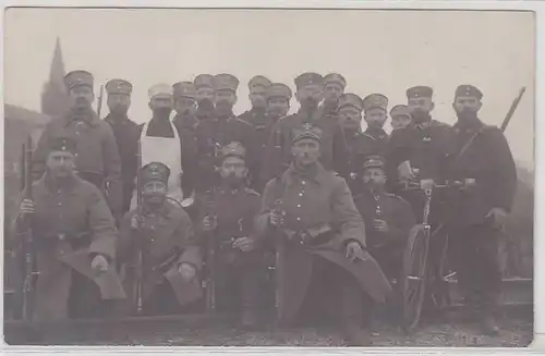 19152 Foto Ak Soldaten rotes Kreuz um 1914