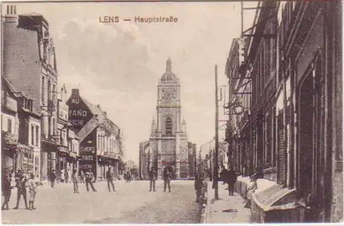 19005 Ak Lens Frankreich Hauptstrasse um 1915