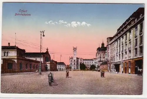 17669 Ak Erfurt Bahnhofsplatz um 1920