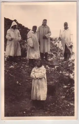 17258 Foto Ak Leski Polen Karpathen Soldaten in Wintertarnung im 2. Weltkrieg