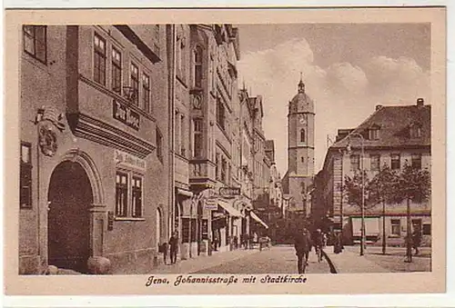 17251 Ak Jena Johannisstraße mit Stadtkirche um 1920