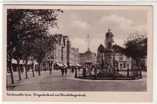 17224 Ak Fürstenwalde Spree Kriegerdenkmal und Münchsbergerstrasse um 1940