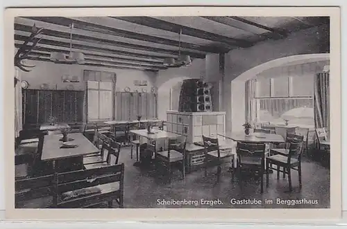 16903 Ak Scheibenberg Gaststube im Berggasthaus 1953