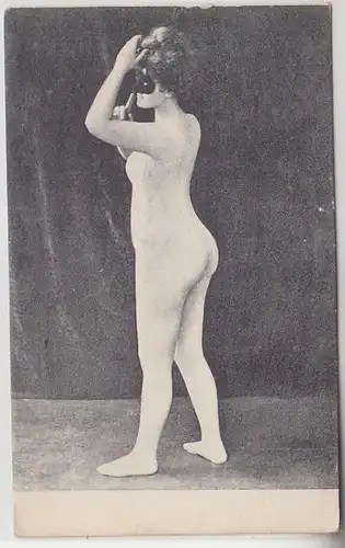 16825 Erotic Ak "Dame nue avec masque" Femme à 1910