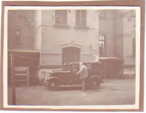 16657 Photographie d'une vieille voiture vers 1920