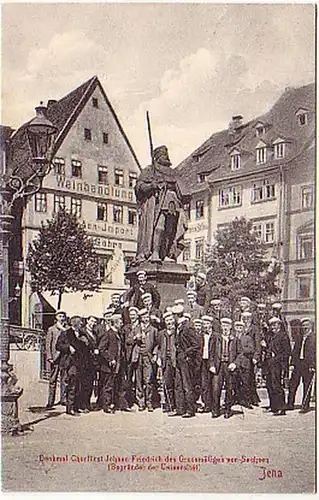 16374 Ak Jena Studenten vorm Denkmal 1905