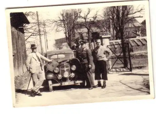 16349 Photo originale Soldat allemand avec Adler voiture 2e guerre mondiale
