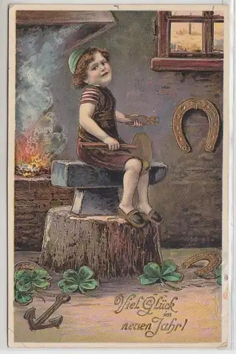 16260 Neujahrs Ak Kind Junge als Schmied mit Hammes und Amboss 1913