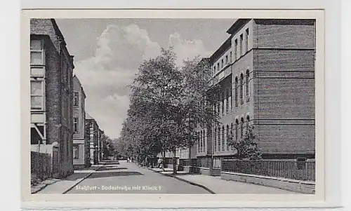 16052 Ak Staßfurt Bodestrasse mit Klinik 1, 1958