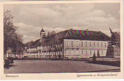 16021 Ak Neuruppin Gymnasium et monument aux guerriers vers 1940