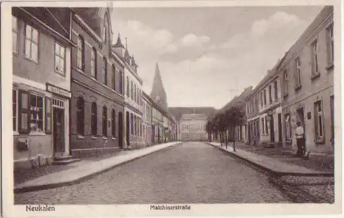 15733 Ak Neukalen Malchinerstrasse um 1920