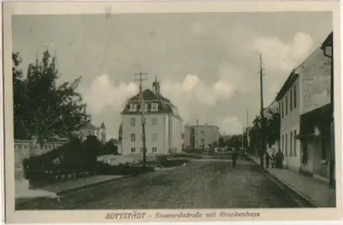 15668 Ak Buttstädt Bismarckstraße mit Krankenhaus 1920