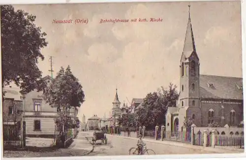 15609 Ak Neustadt (Orla) Bahnhofstrasse Kirche um 1910