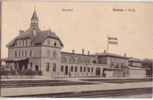 15415 Ak Güsten i. Anh. Bahnhof um 1920