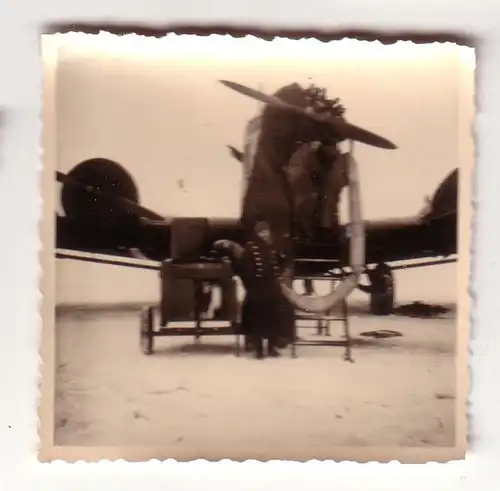 15073 Original Foto Flugzeug arbeiten am Mittelmotor in Russland 1942