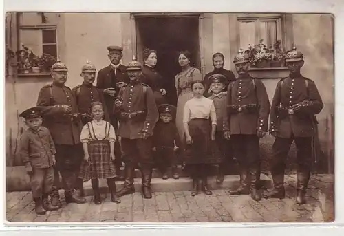 14931 Foto Ak Preussen Soldaten mit Pickelhaube um 1915