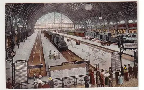 14697 Ak Dresden Hauptbahnhof Mittelhalle 1900