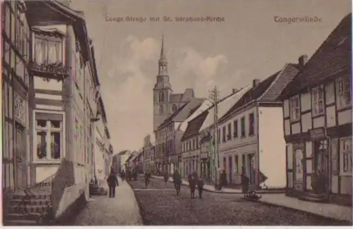 14582 Ak Tangermünde Lange Straße mit Kirche um 1930
