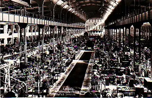 13849 Ak Leipzig Technik. Messe Halle 9 Interne vers 1930