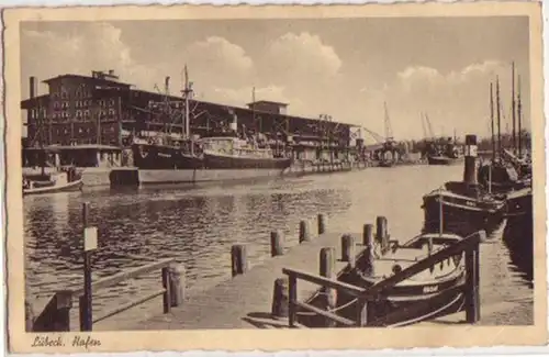 13716 Ak Lübeck Hafen mit Dampfer Wiking 1940