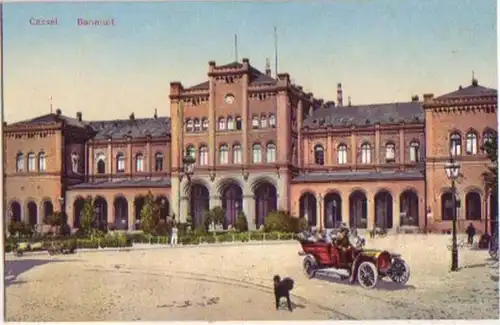 13600 Ak Cassel Bahnhof mit Auto davor um 1920
