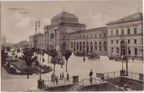 13576 Ak Mannheim Bahnhof mit Straßenbahn um 1910