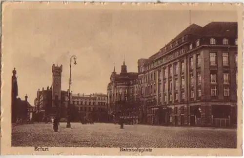 13317 Ak Erfurt Bahnhofsplatz 1924