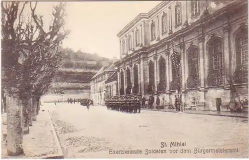 12740 Ak St. Mihiel vor dem Bürgermeisteramt um 1915