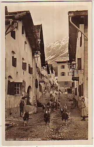 12652 Ak Bündner Dorfstraße m. Ziegen Schweiz um 1910