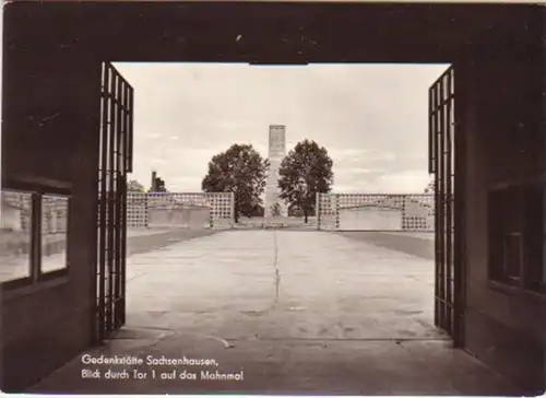 11734 Ak Gedenkstätte Sachsenhausen Blick durch Tor 1